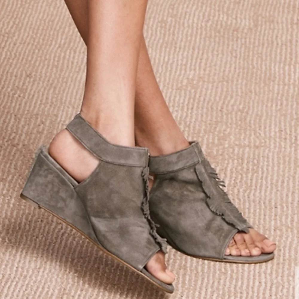 Garnet Hill Carmella Wedge Sandals Gray Suede Fringe Wedges Shoes Size 7